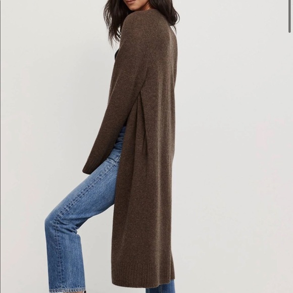 Cashmere with detail sweater in camel color. So daft and so warm! - Picture 2 of 8